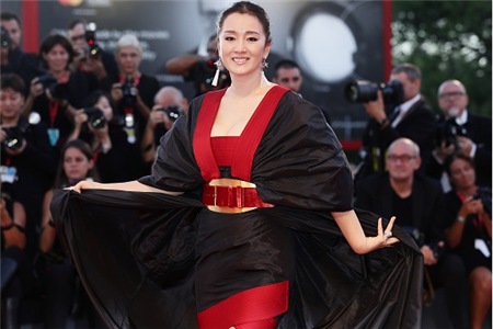 1567670836283160.jpg 巩俐亮相威尼斯电影节