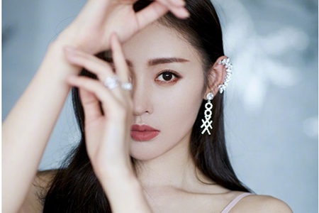 1569231436612938.jpg 张天爱下睫毛