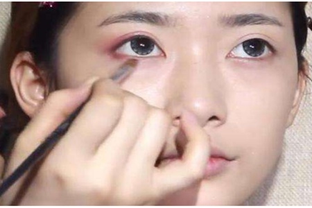 1570856692505422.jpg 化妆步骤