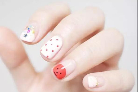 1538977876251019.jpg 卡通和典雅风格的美甲,教你如何在家diy