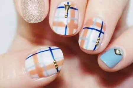 1539425029105931.jpg 格纹美甲淡雅清丽,让女性的秋日与众不同