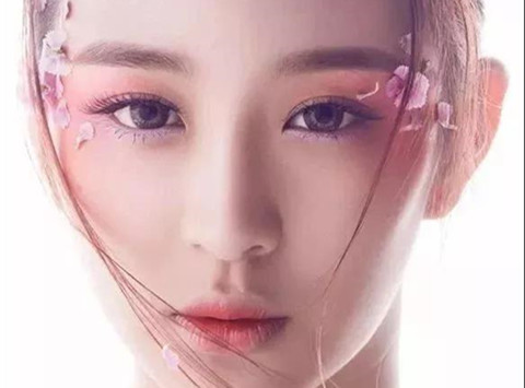 1534404701317703.jpg 夏日就要冰肌出红润,女子温柔桃花妆教程