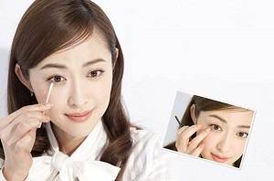 正确补妆姿势 不同情况的补妆手法