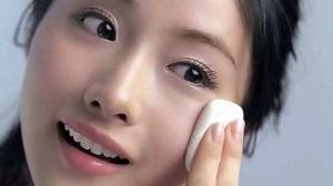 正确补妆姿势 不同情况的补妆手法