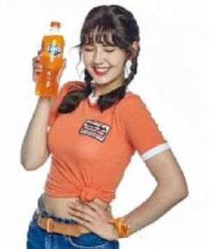 韩流明星们的日常橙系少女妆