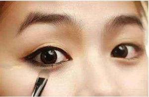 抖音上的画皮术(大眼妆教程)