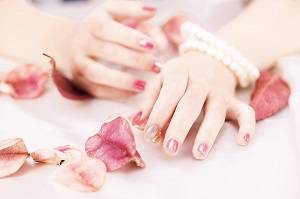 为指甲油辟谣 便宜的指甲油有毒?不存在