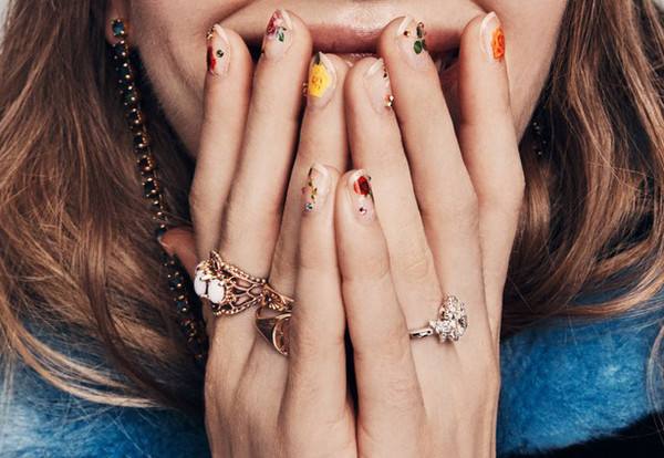 繁花绽放的美甲造型,才是最美的指尖