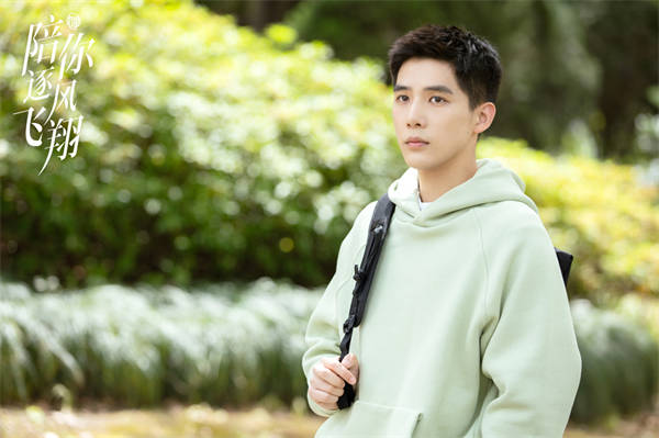 《陪你逐风飞翔》定档11月22日 宋祖儿王安宇校园感搭档 甜燃竞技献礼冬奥(图4) 《陪你逐风飞翔》定档11月22日 宋祖儿王安宇校园感搭档 甜燃竞技献礼冬奥(图4)