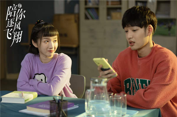 《陪你逐风飞翔》开播首周撒糖不断 宋祖儿王安宇甜燃逐风,并肩成长(图5) 《陪你逐风飞翔》开播首周撒糖不断 宋祖儿王安宇甜燃逐风,并肩成长(图5)